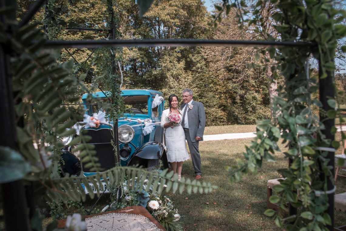 Grad Bogenšperk – poročno fotografiranje z starodobnikom