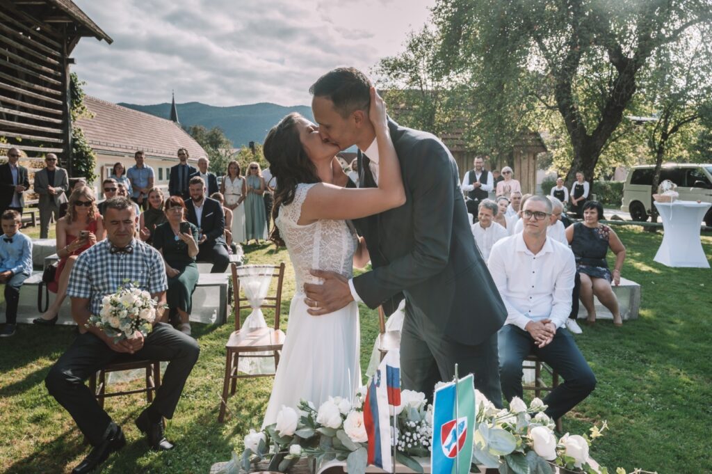 Poročni portreti na Škrabčevi domačiji, Ribnica – naravna svetloba in ambient