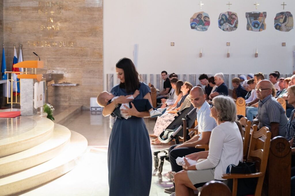 fotografiranje krstnega obreda · fotograf za krst Domžale